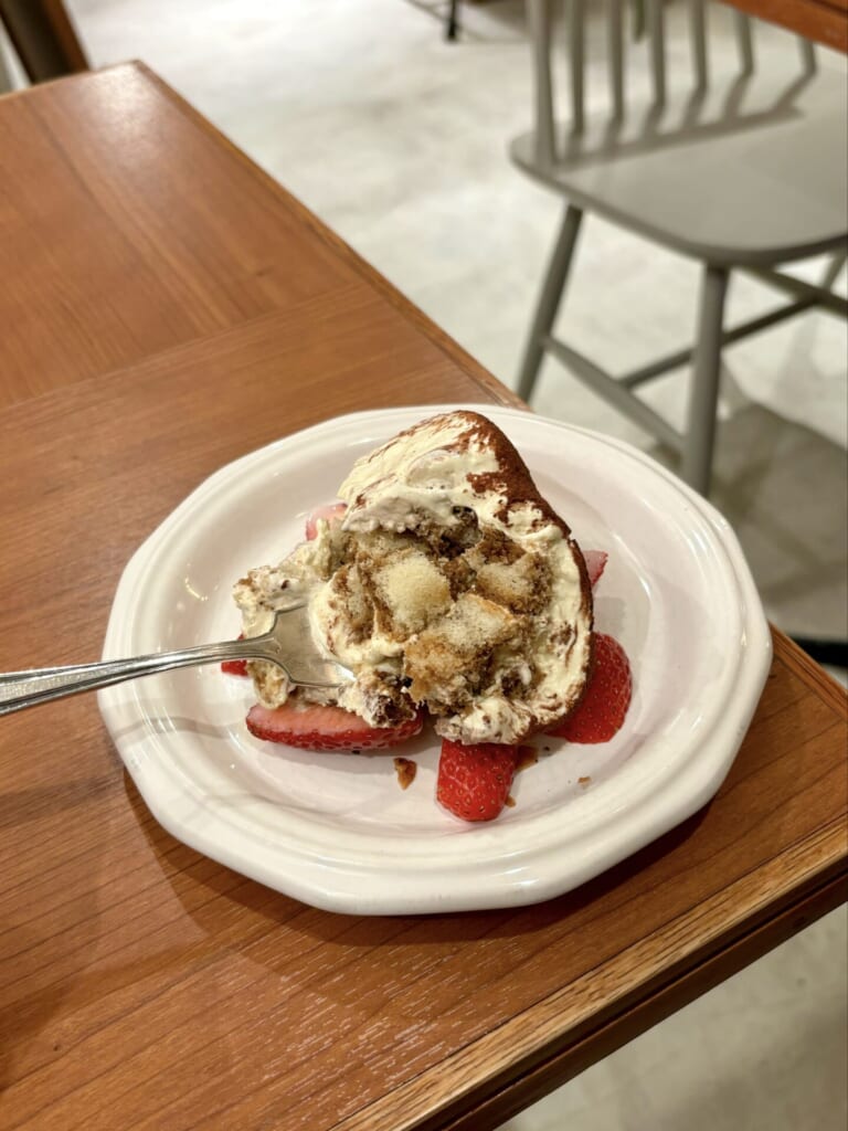 「Vourke」の季節限定いちごのティラミス