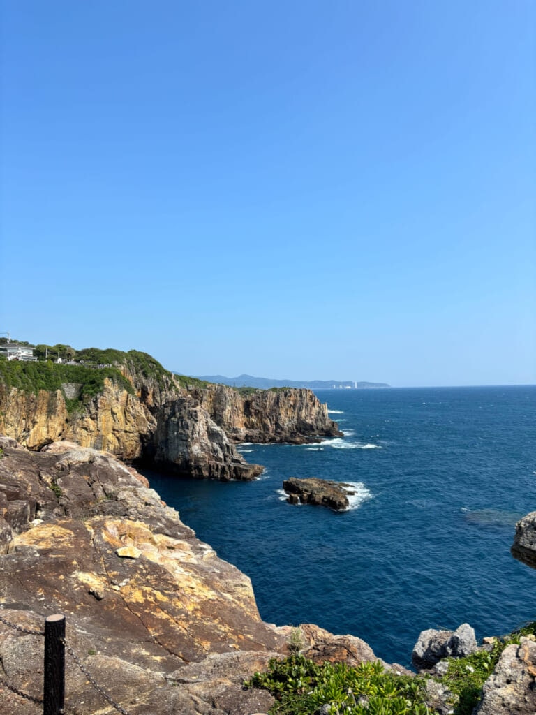 高さ50mにある三段壁