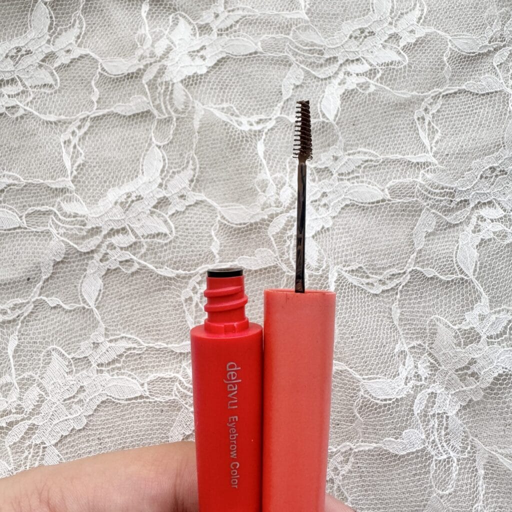 アイブロウカラー　税込880円