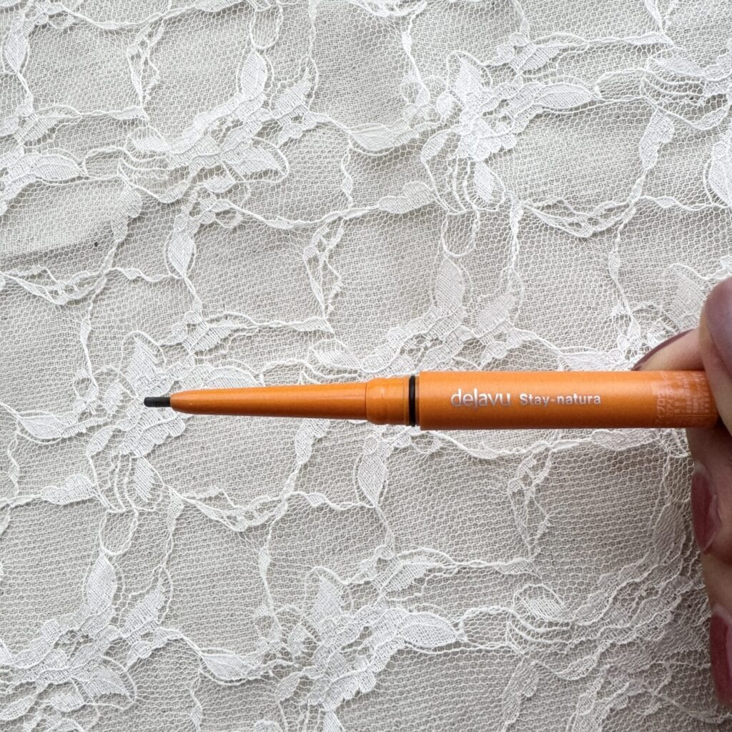 パウダーペンシルアイブロウ　税込990円
