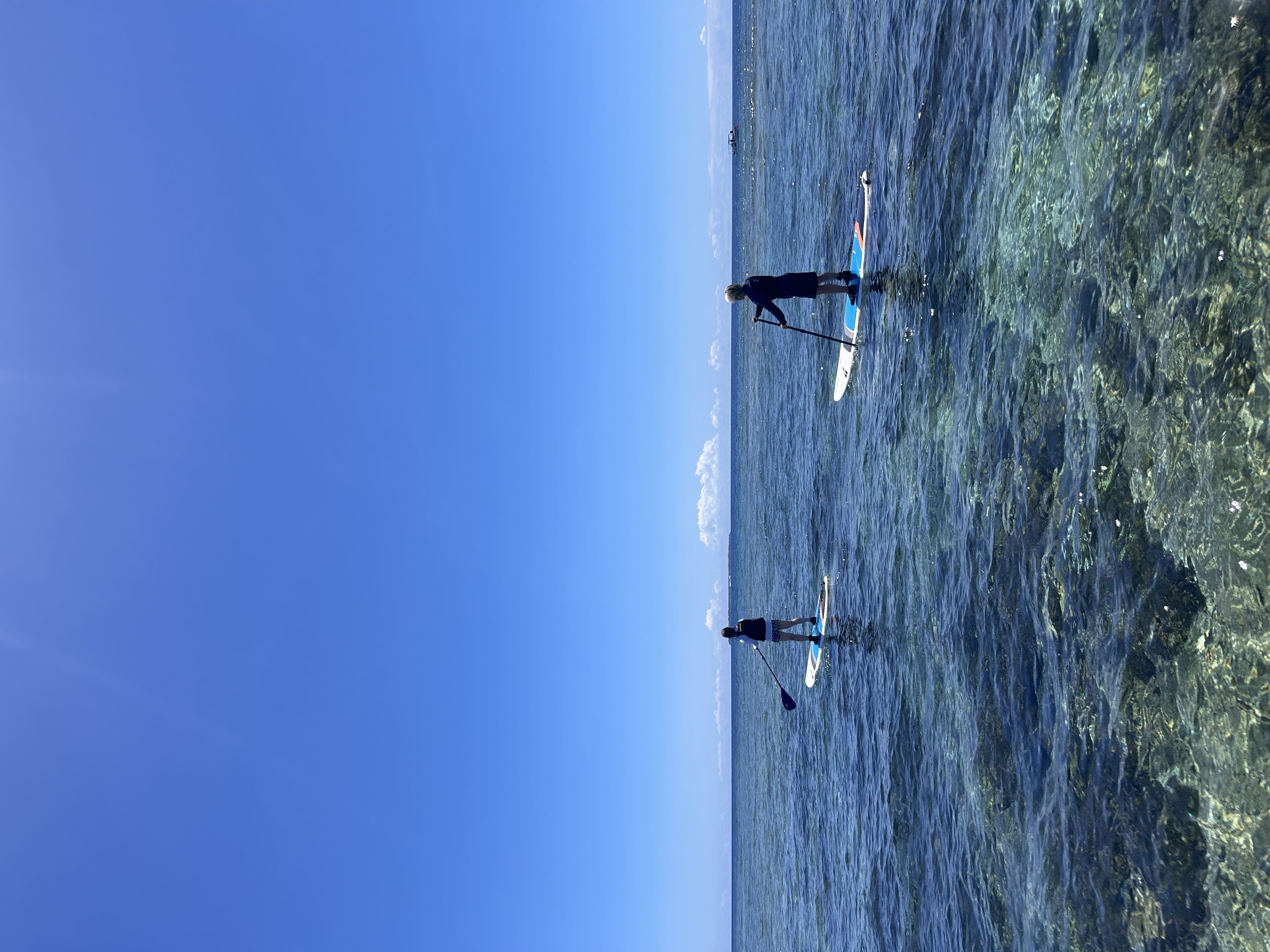 お友達と綺麗な空と海