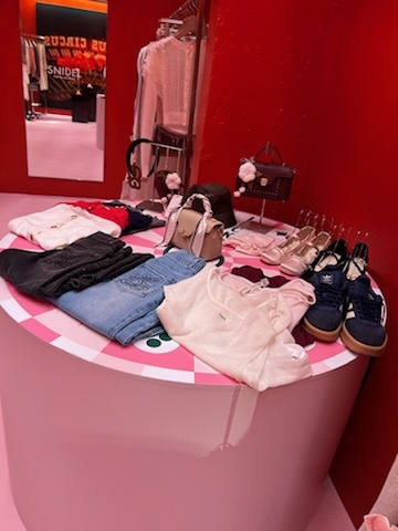 スナイデル青山店　１階 洋服