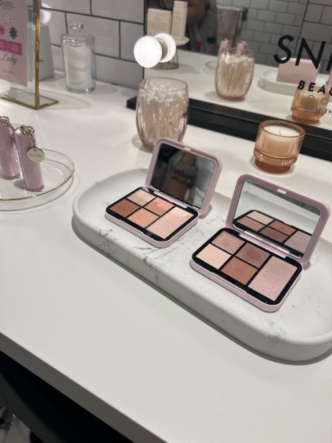 スナイデル青山店　２階 スナイデルビューティー