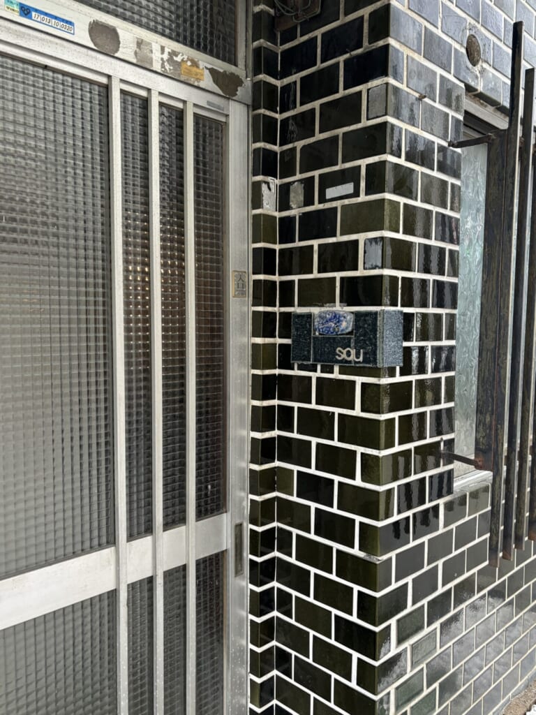 大阪カフェ「sou」の入口と表札