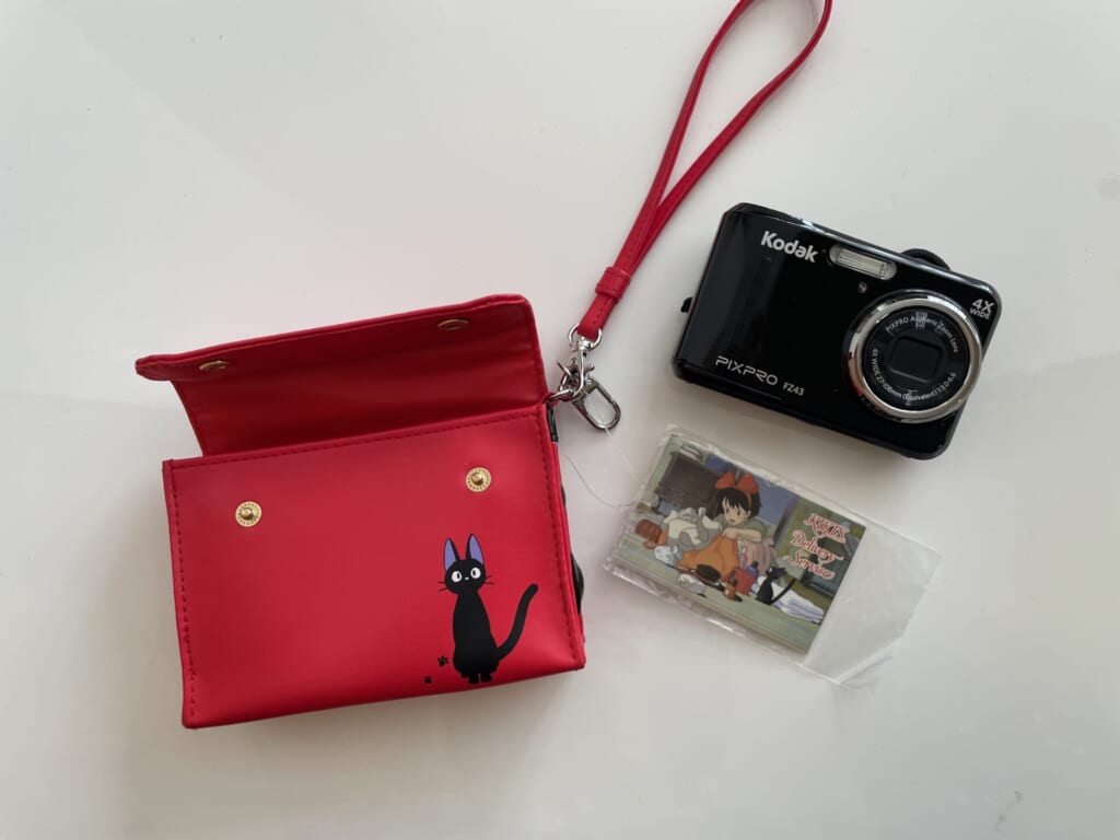 ポーチにはデジカメを収納