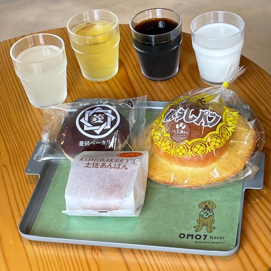 3種類のあんぱんと4種類のドリンク