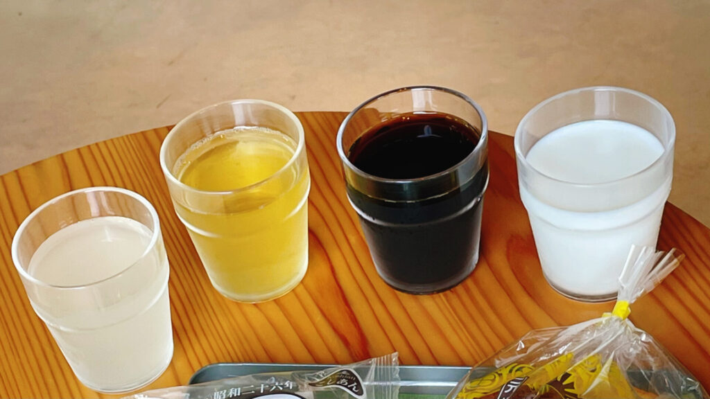 左から「ゆーず」 「池川一番茶 親子茶」 「スペシャルティアイスコーヒー」「高知の牛乳」