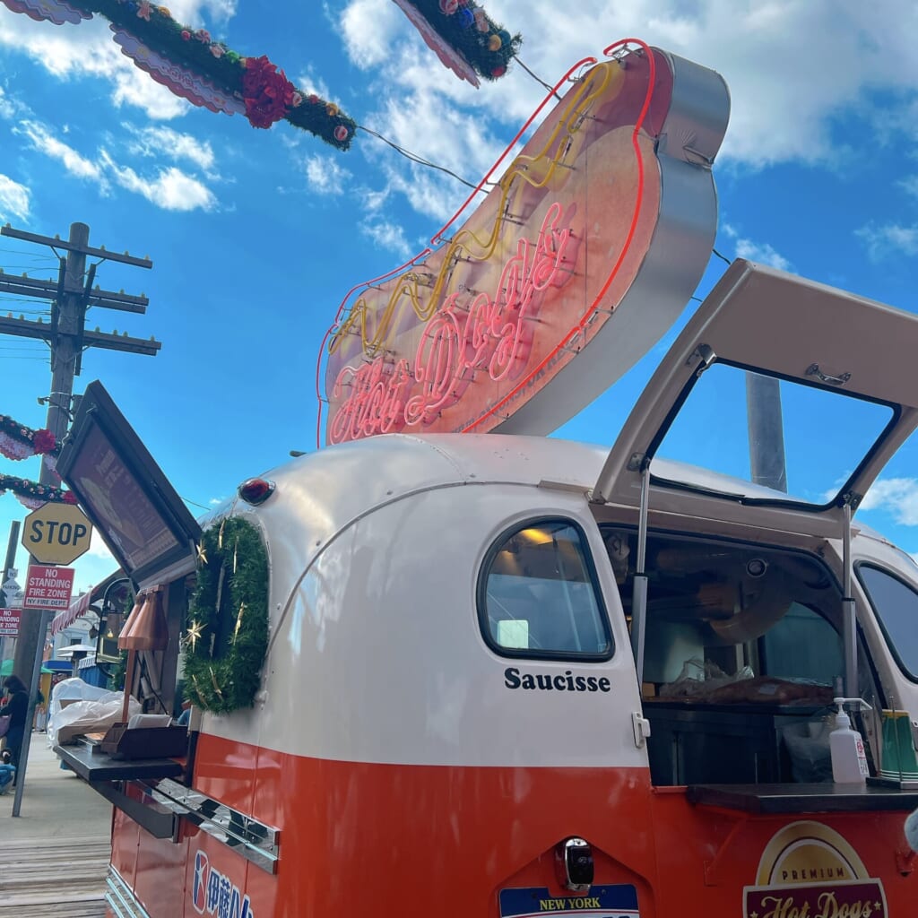 プレミアム・ドッグ~クリーム&ミートソース~のトラック外観