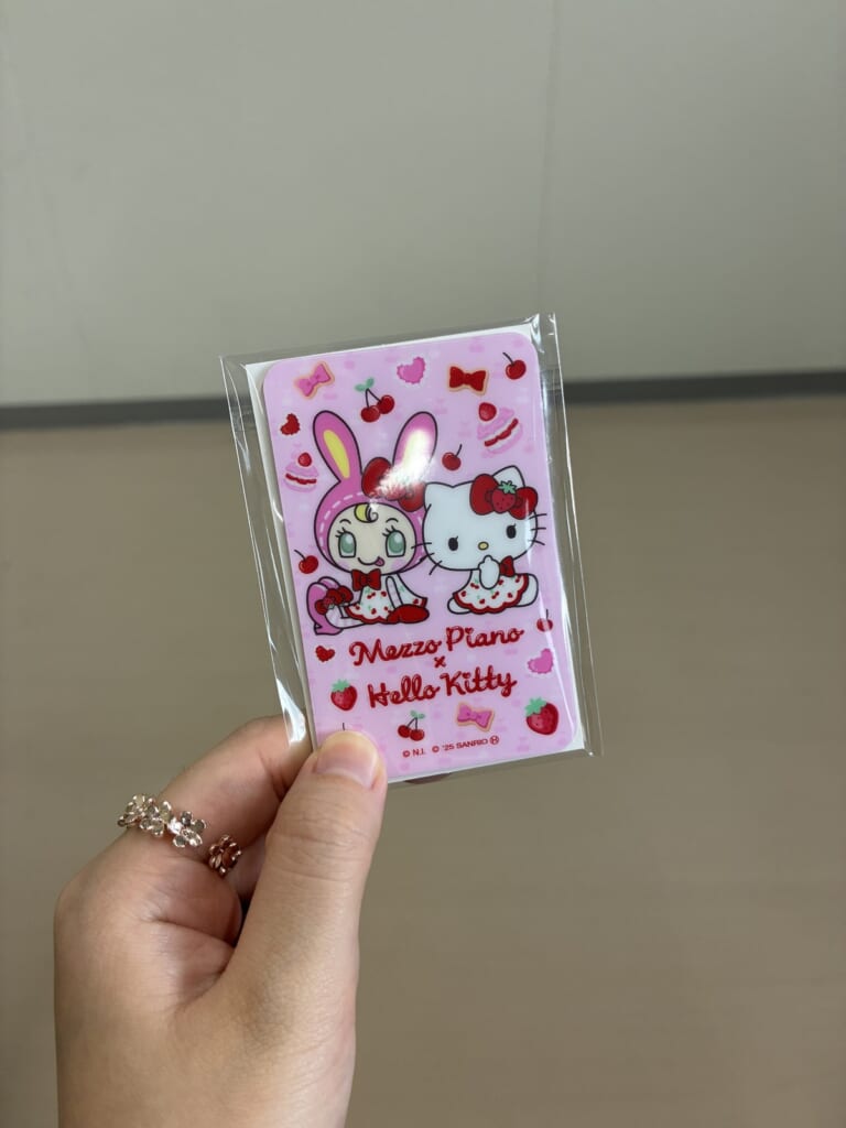 「コンビニ限定キャンペーン」「べリエちゃんとハローキティ」「コラボカードミラー」