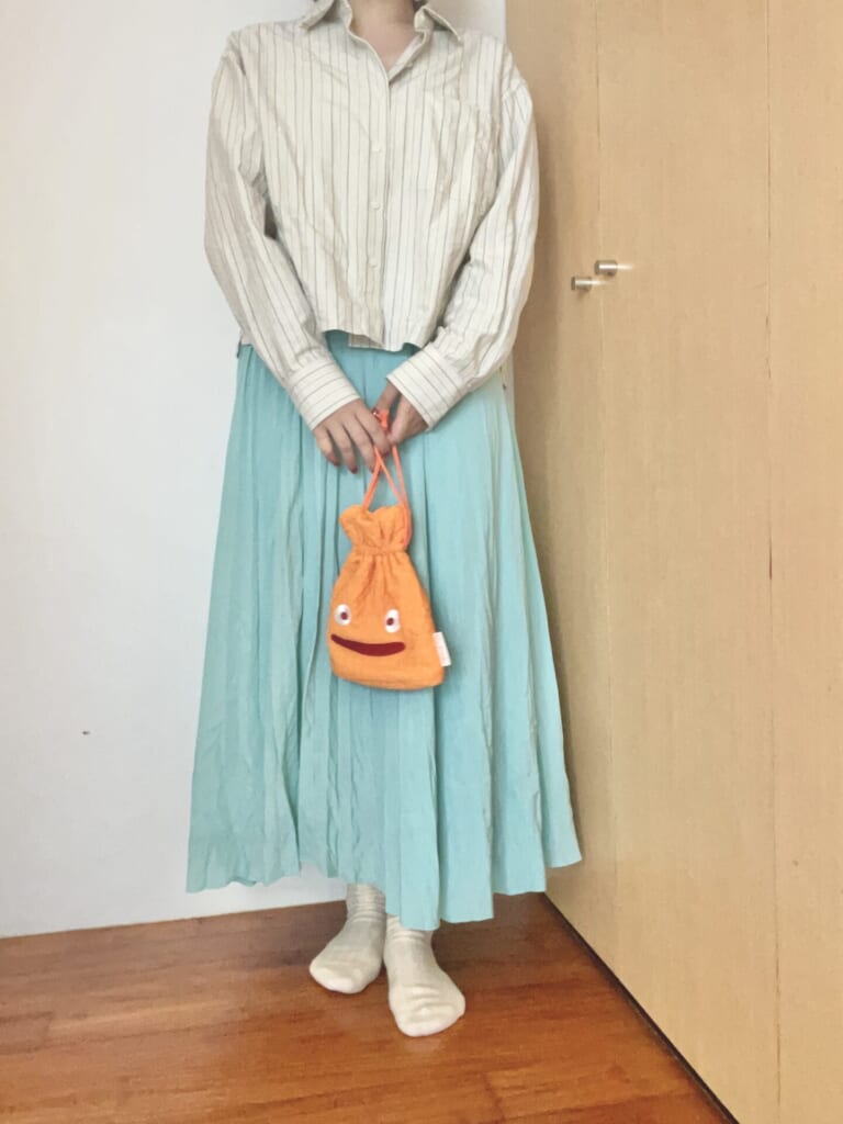 カーディガンなし全身コーデ。