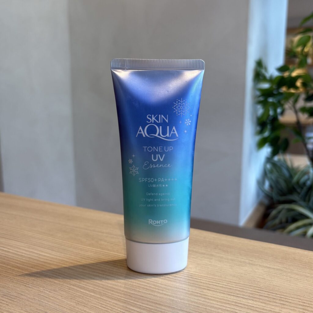 スキンアクア トーンアップUVエッセンス ブルーの商品画像