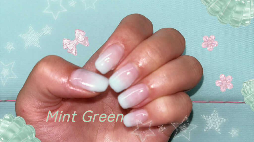 ミントグリーングラデーションネイル