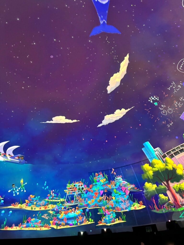 シンガポールパビリオンの天井スクリーン