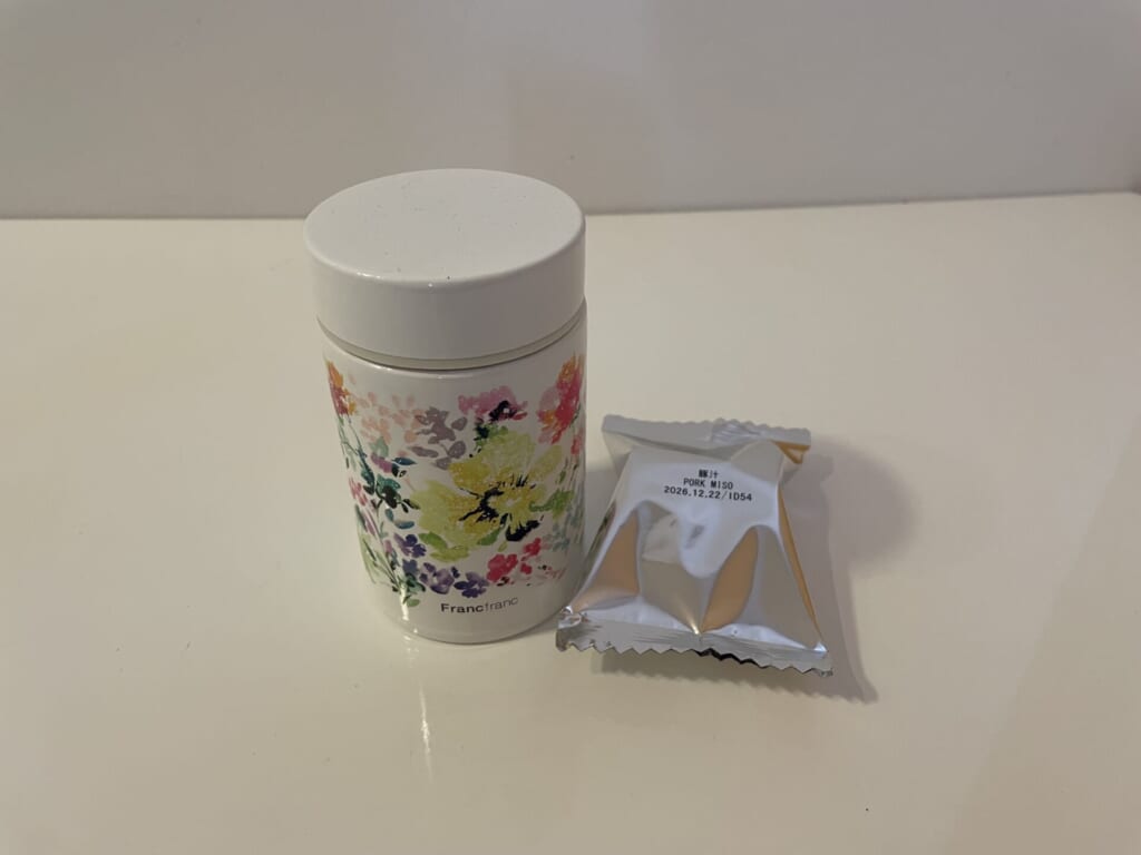 スープジャーと、フリーズドライみそ汁。