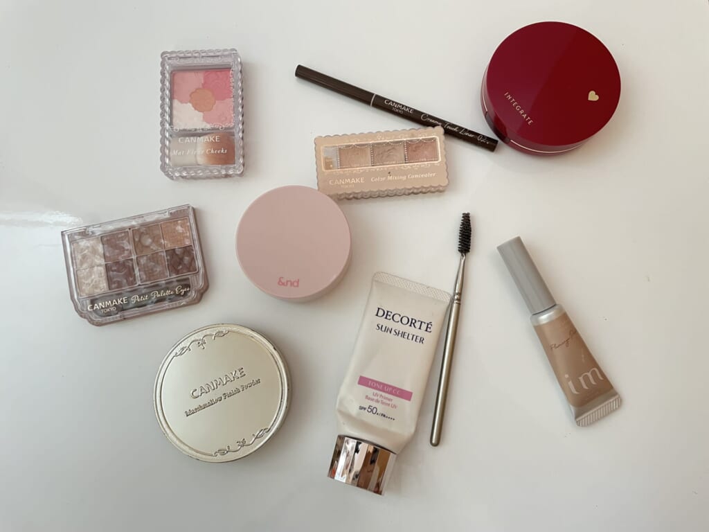 計10点のコスメ。