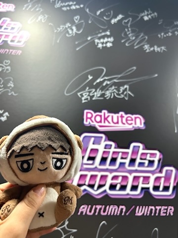 宮世琉弥くんのサインと一緒に撮影