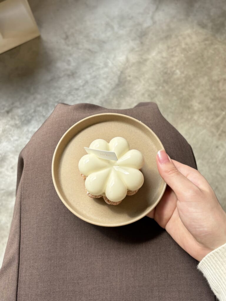 お花の形をしたケーキ