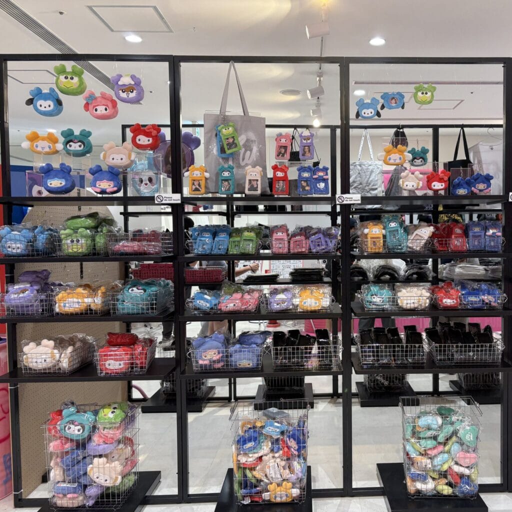 今年7月のポップアップストアでツアーグッズを販売している様子