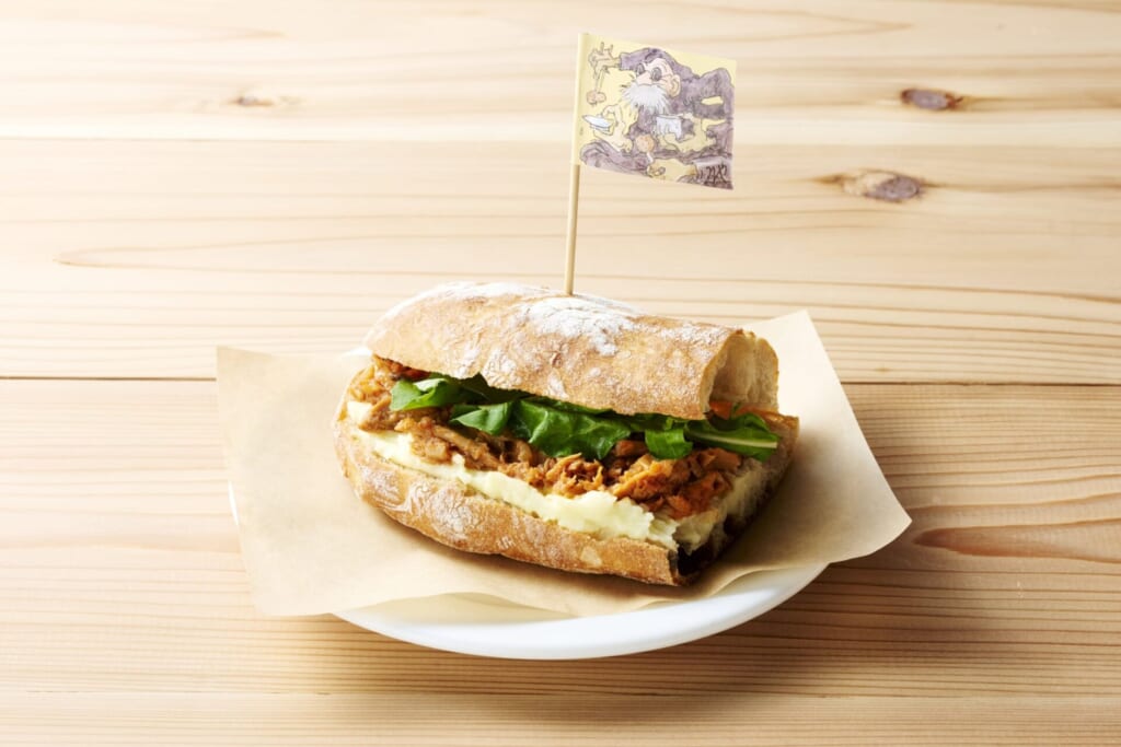 ジブリパーク「ジブリの大倉庫」内「カフェ 大陸横断飛行」の期間限定サンドイッチ