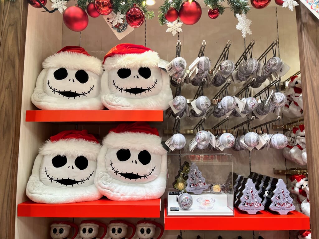 『ナイトメアー・ビフォア・クリスマス』をモチーフにしたクッション　お菓子