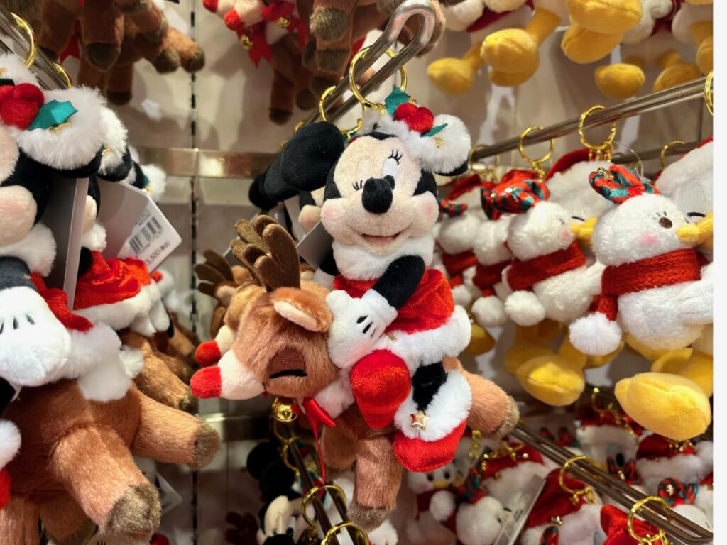 ミニーマウスのぬいぐるみキーホルダーの写真