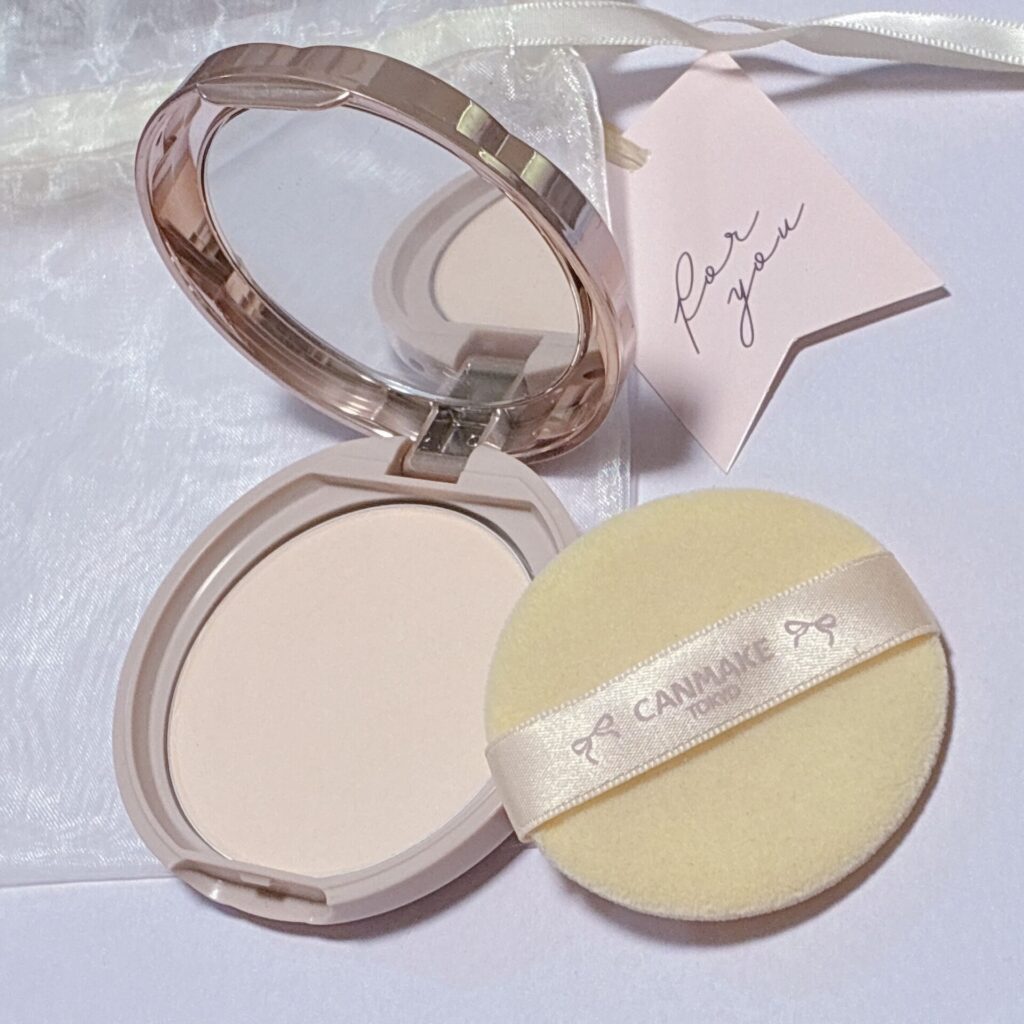 蓋が開いて鏡とパフが見える、CANMAKE マシュマロフィニッシュパウダー ML