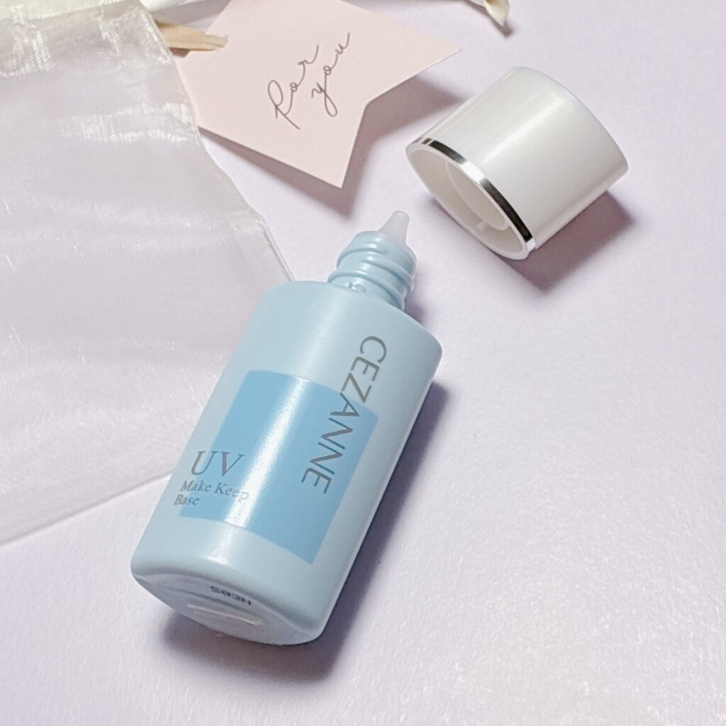 蓋を開けた、CEZANNE テカリ防止下地ライトブルー