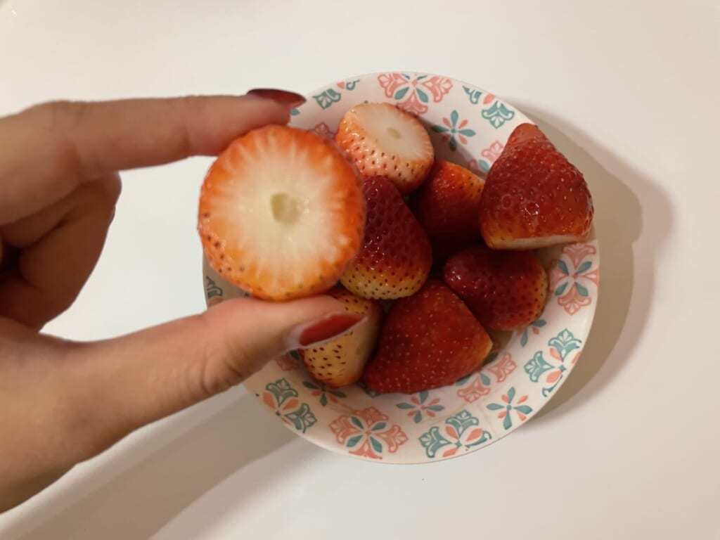 ヘタを切り落としたいちご