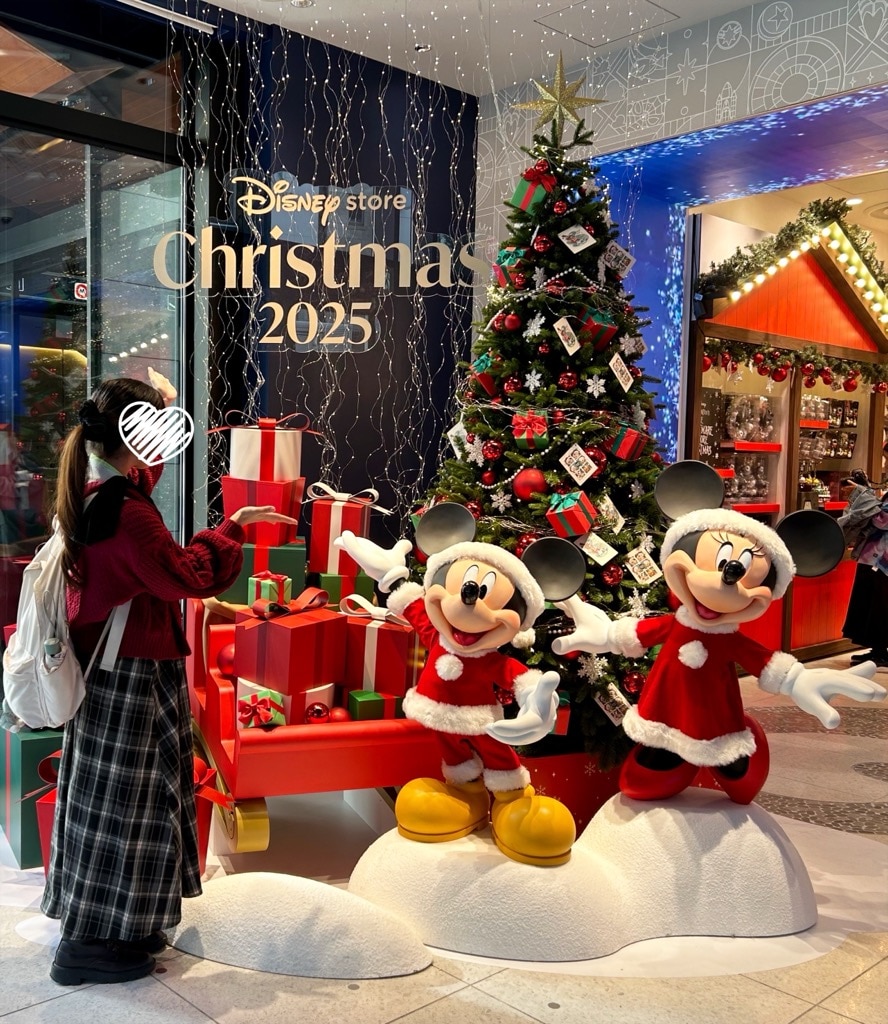 まるでクリスマスマーケット！】ディズニーストアのクリスマス限定