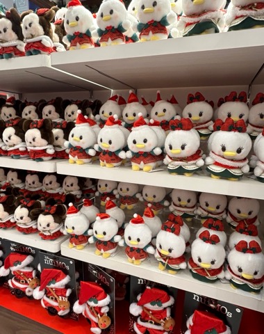 ディズニーストアクリスマス2025 うるぽちゃちゃん(ミニー。デイジー)