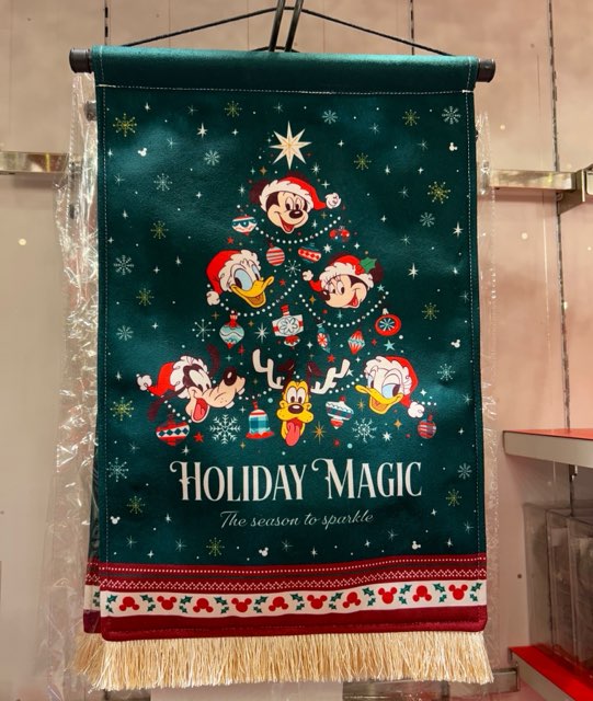 ディズニーストアクリスマス2025 タペストリー