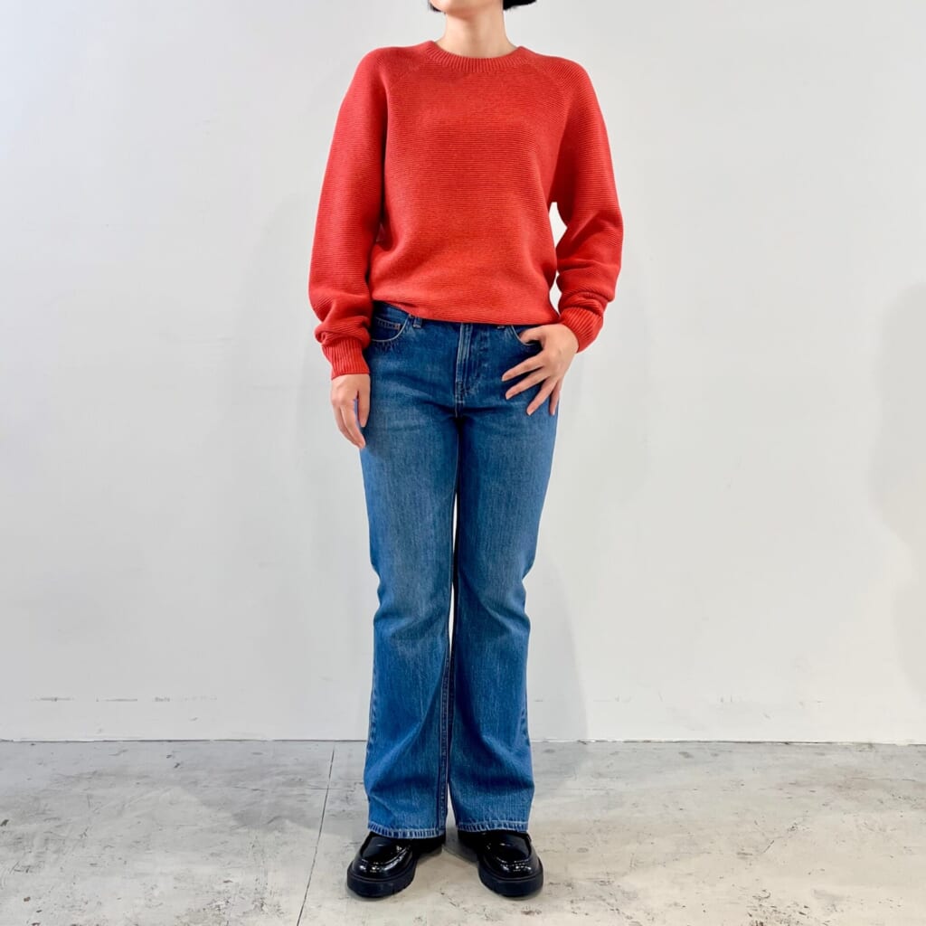 ユニクロのウォッシャブル3Dクルーネックセーターを20代女子が試着