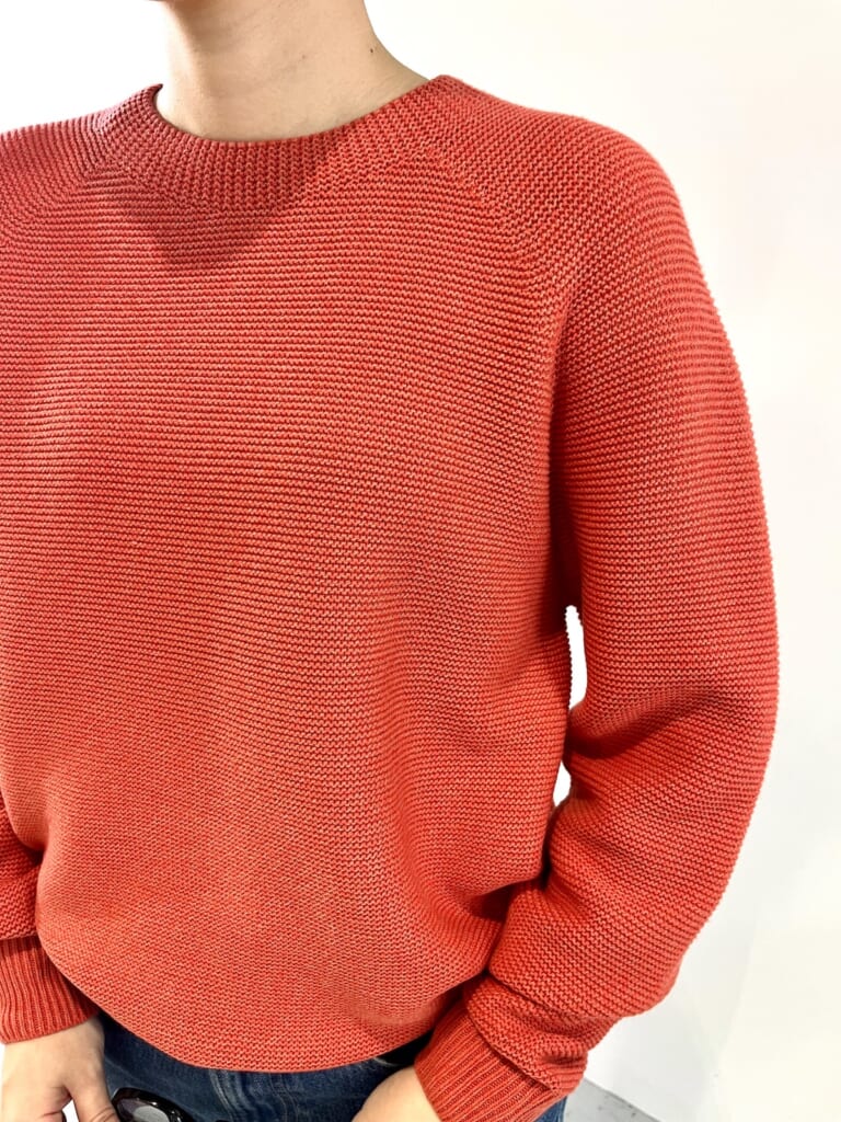 ユニクロのウォッシャブル3Dクルーネックセーターの素材感