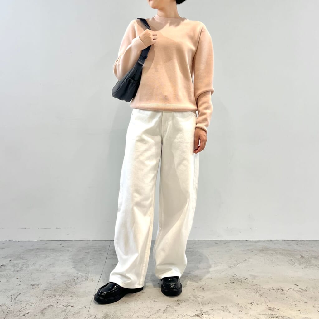 ユニクロのウォッシャブルミラノリブクルーネックセーターを20代女子が試着