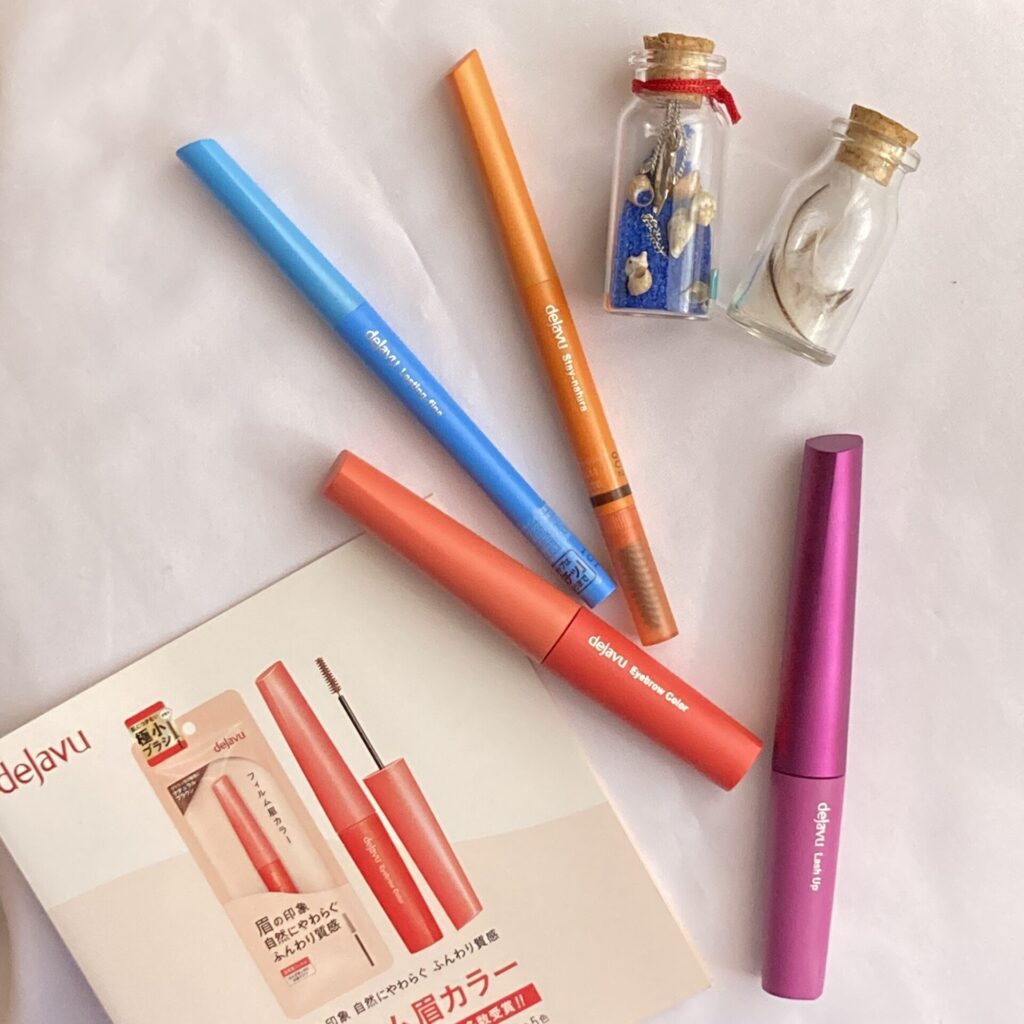 dejavu
４つのアイメイクアイテム上から