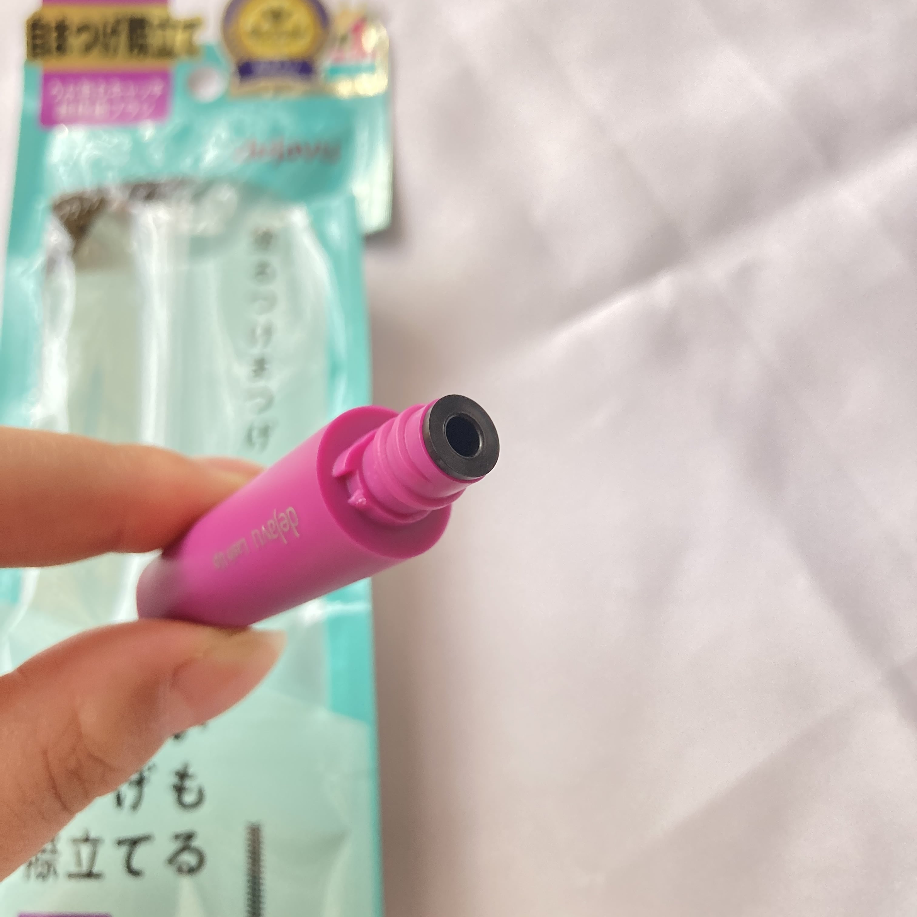 dejavu
塗るつけまつげ液体部分拡大