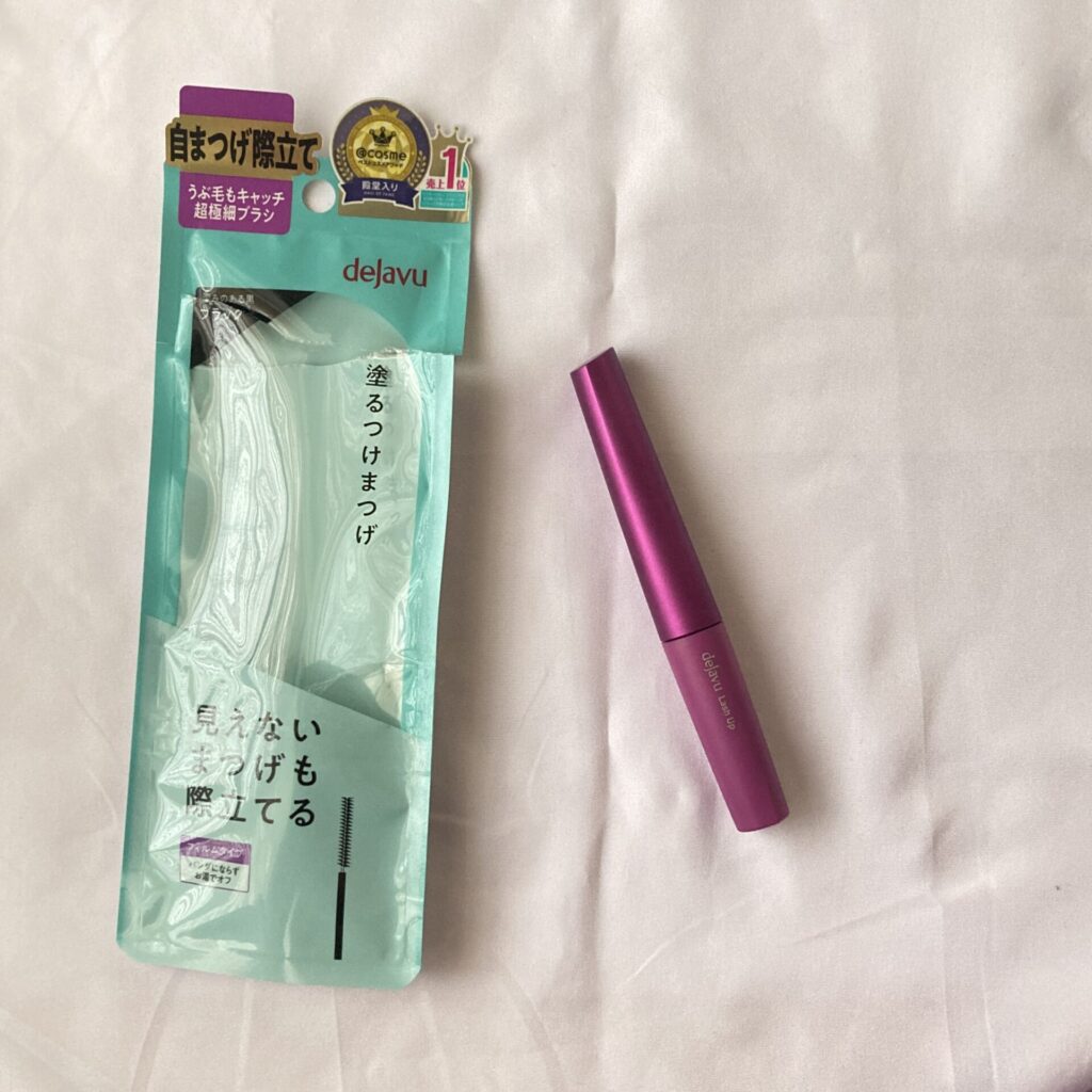 dejavu
塗るつけまつげ本体とパッケージ全体