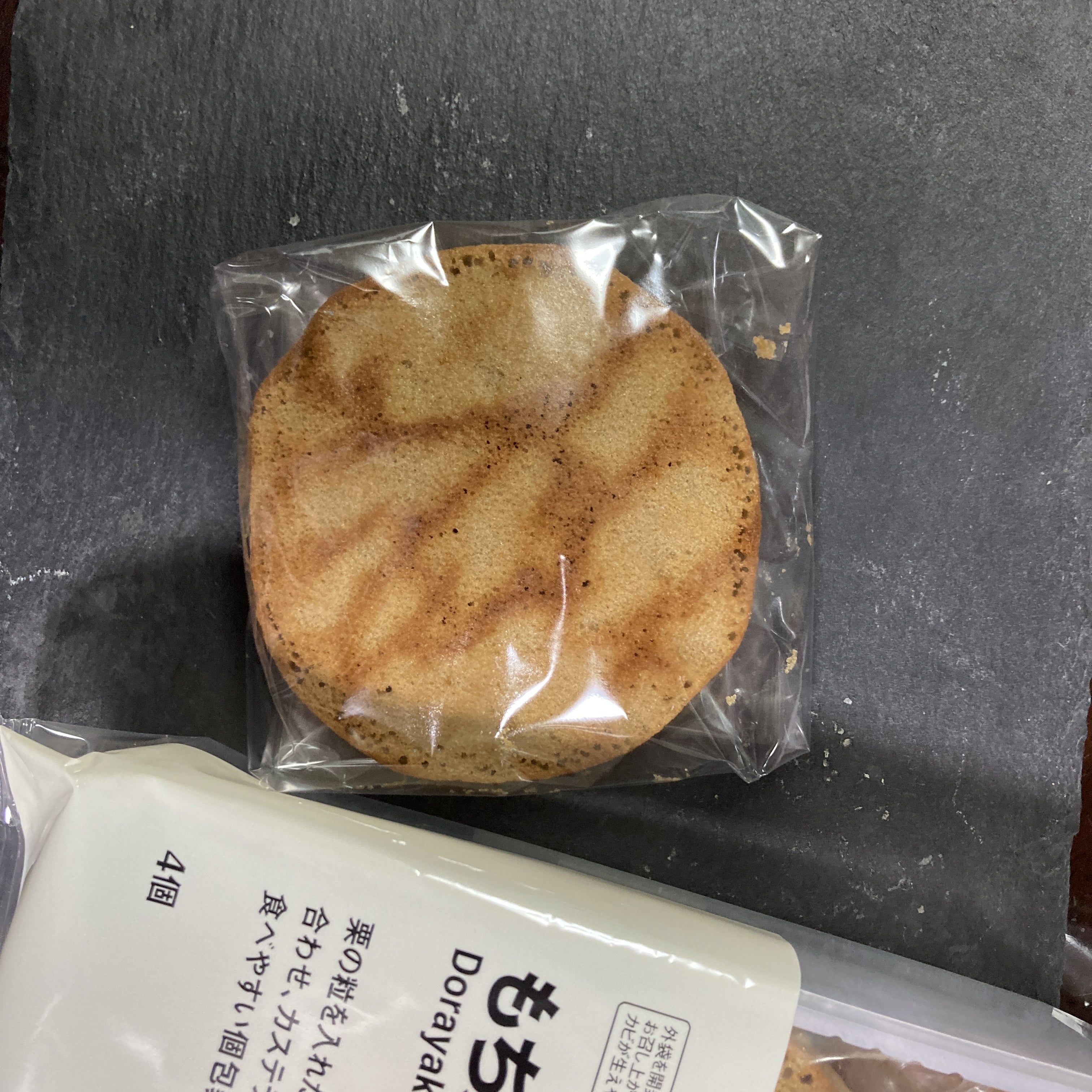 無印良品
もち入り 栗トラ焼き個包装全体
