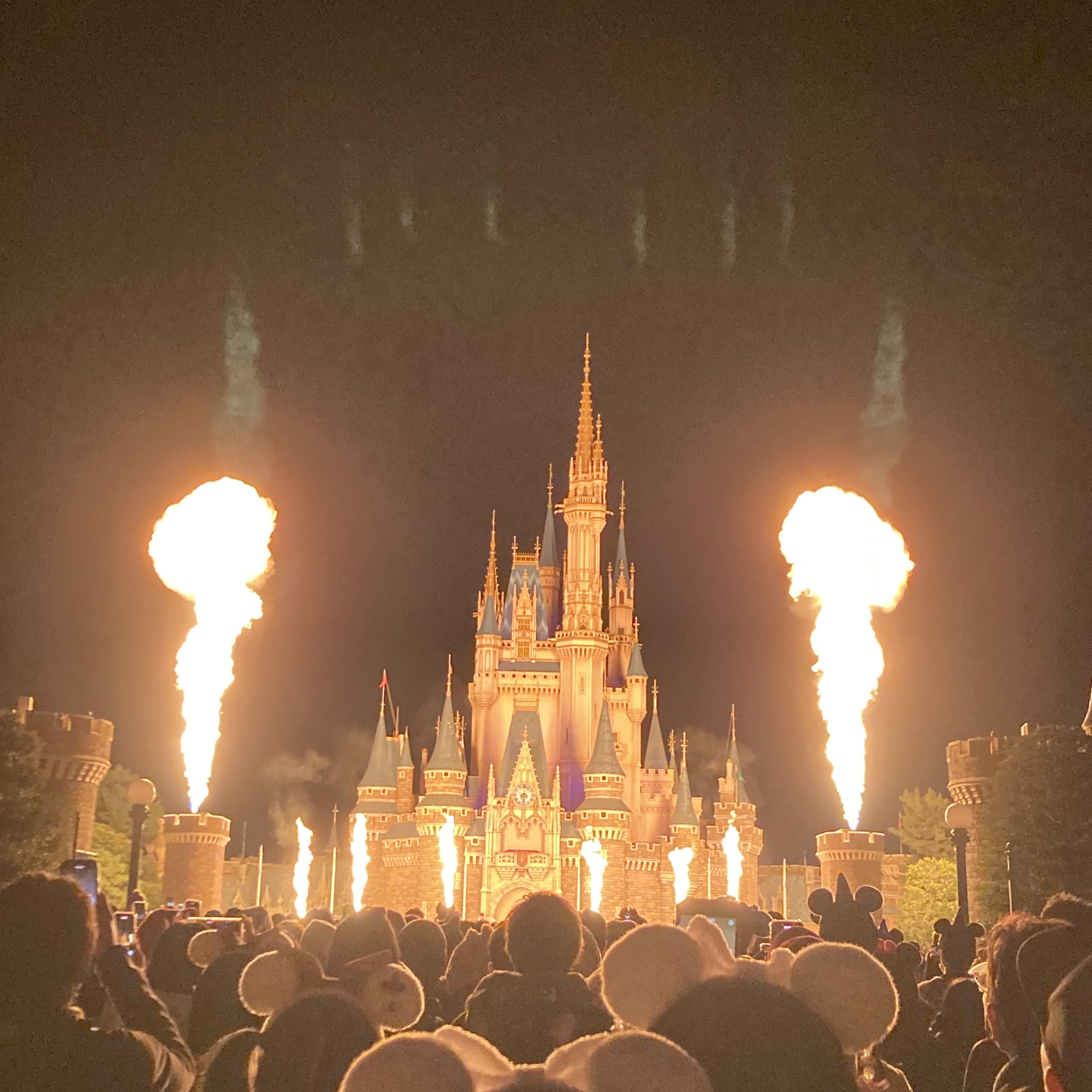 シンデレラ城炎演出正面