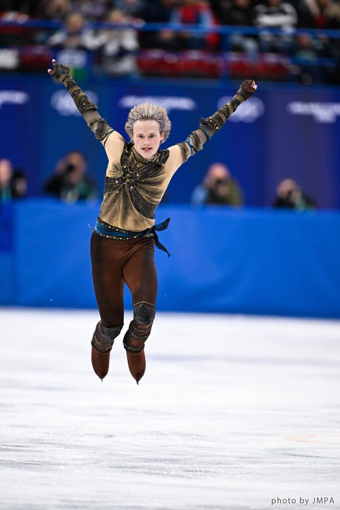 ミラノ五輪フィギュアSP1位のイリア・マリニン(Ilia MALININ)選手の演技中の姿