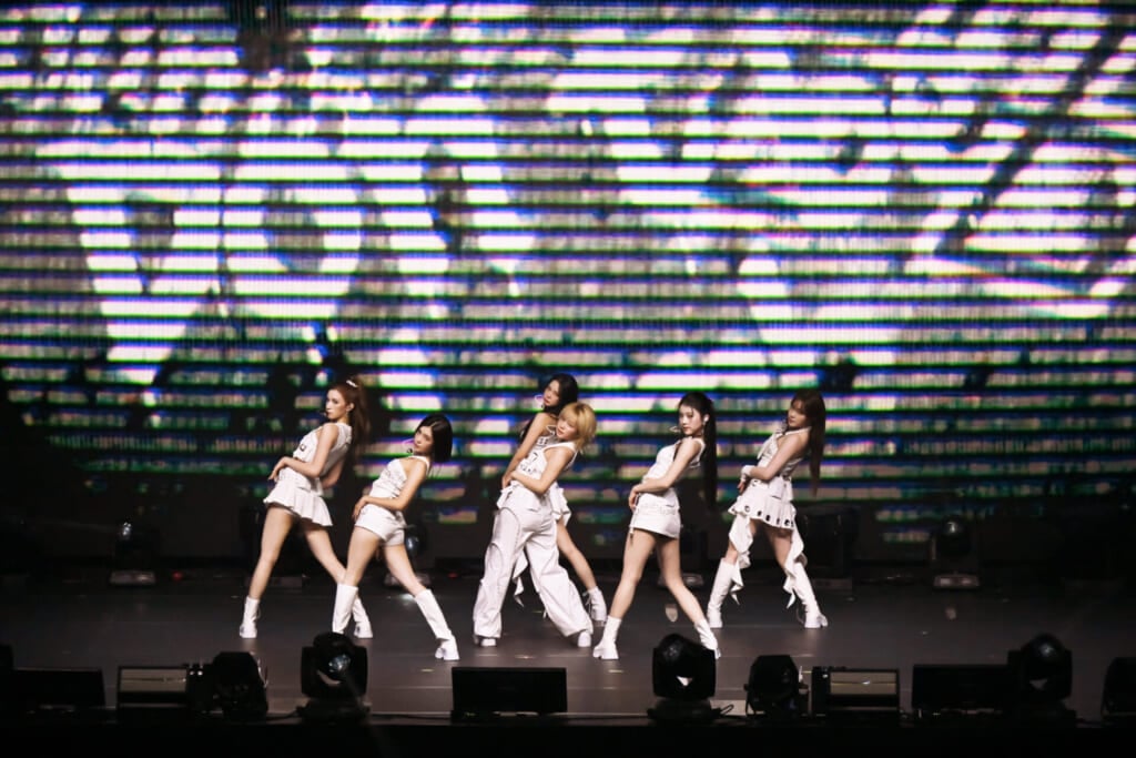 YumのパフォーマンスをするKep1er