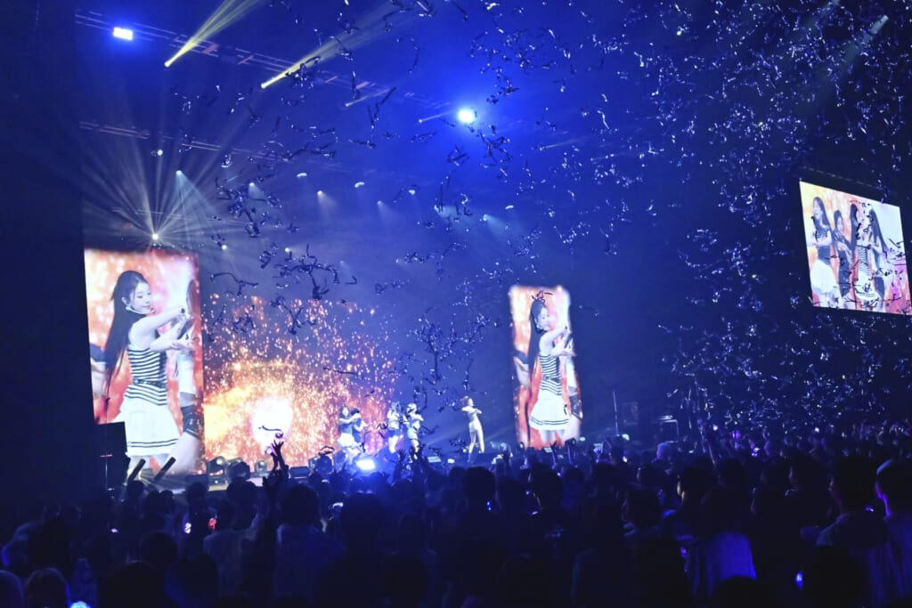 Shooting StarをパフォーマンスするKep1er