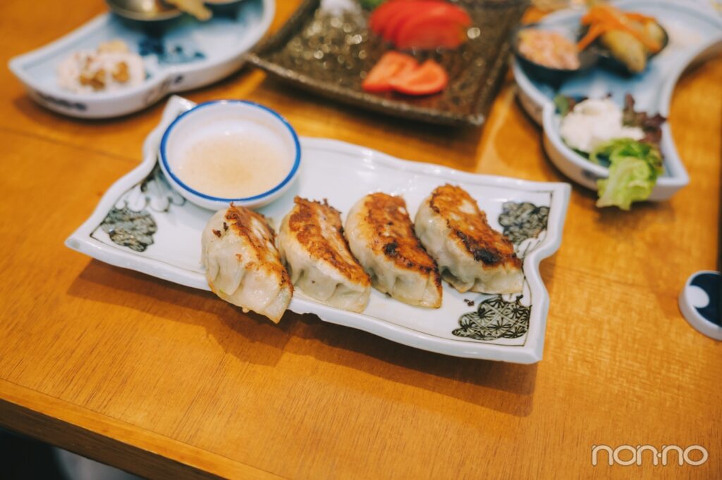 皿にのった餃子