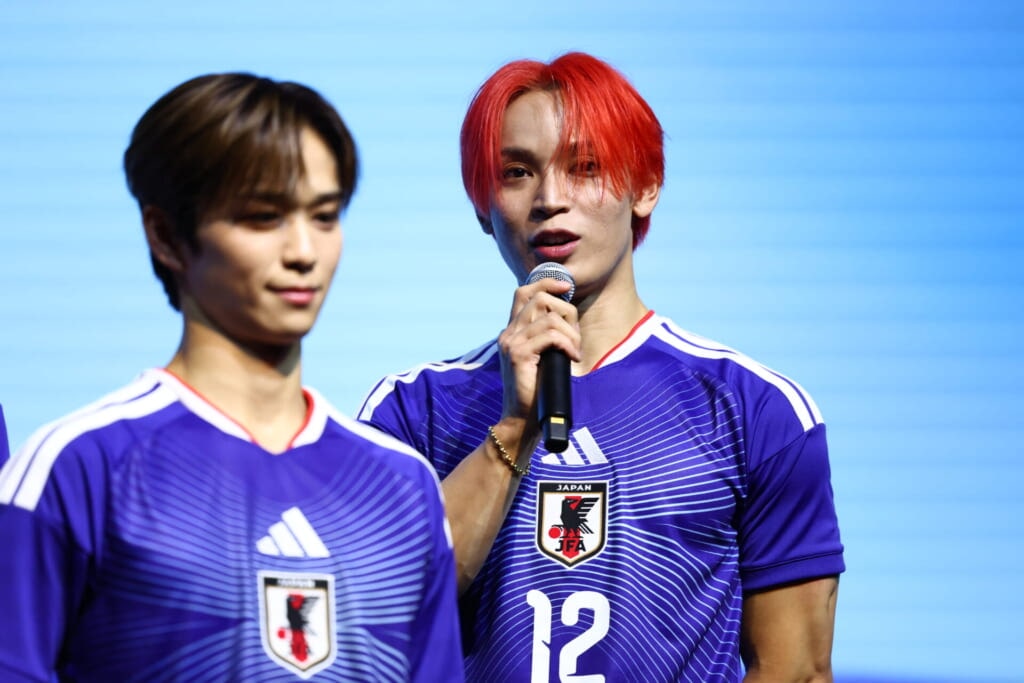 質問に答えるJO1の與那城さん