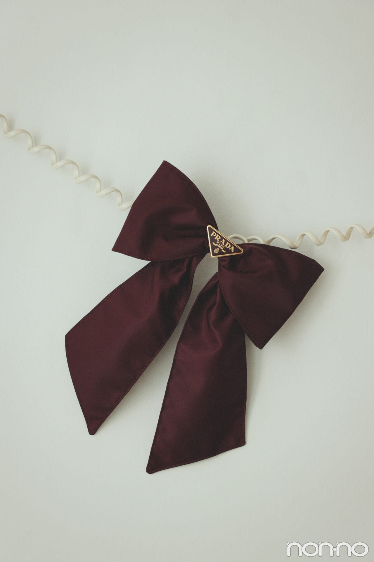 プラダのRe-Nylon ヘアクリップのブツ画像