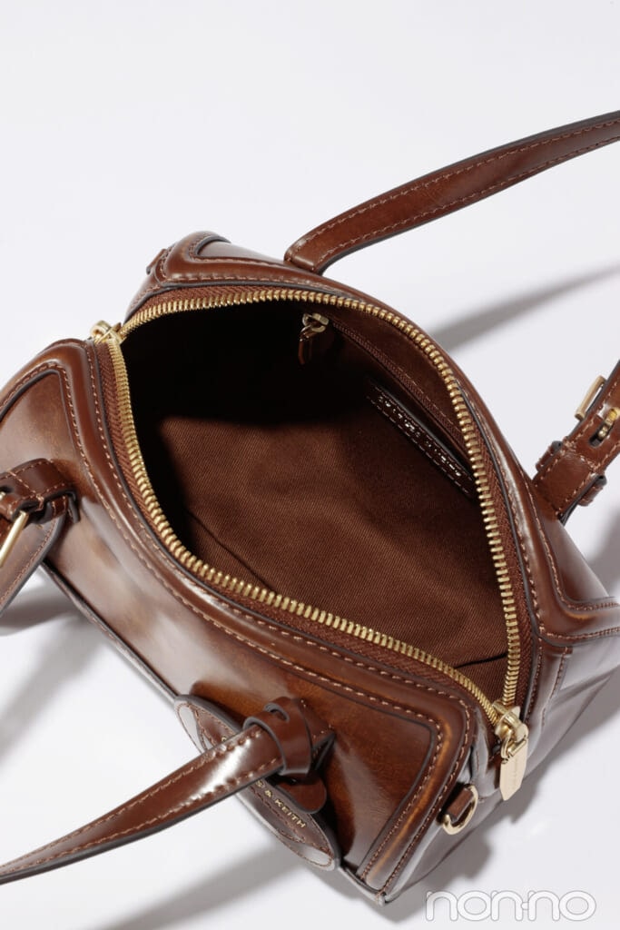 エノラ ボウリングバッグ　タンの中