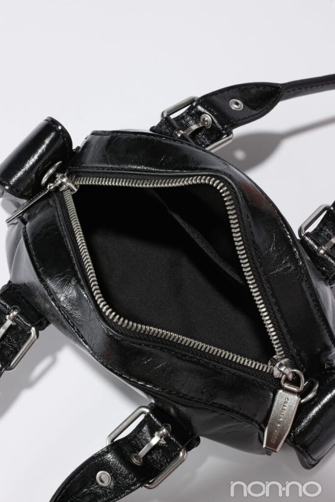 ブレイス バックルストラップ サイドポケットボウリングバッグ　ノワールの中