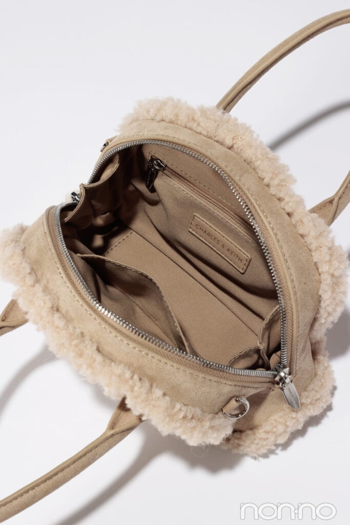 ネリ スエード＆フォーシャーリングボウリングバッグ　ナツメグベージュの中