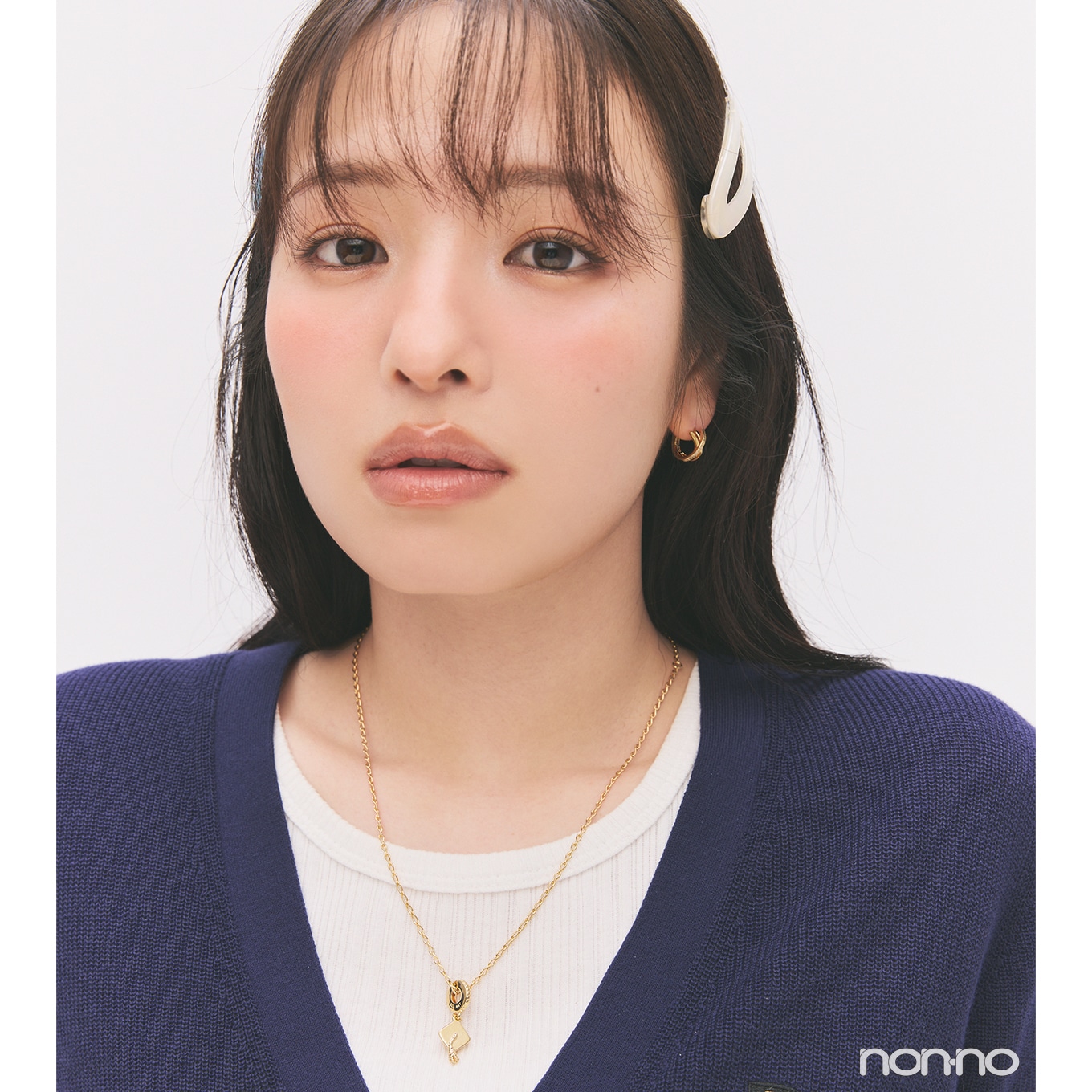 横田真悠　海外の卒業式で学生たちが被る四角い帽子を印象的なチャームにアレンジ