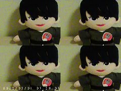 画面を4分割にしてミニトイカメラで撮影した様子